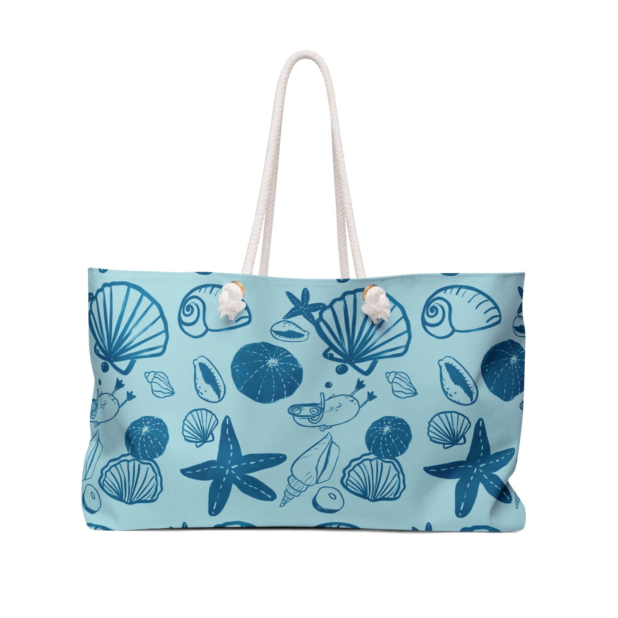 Beach bag with blue seashell pattern on a light blue background